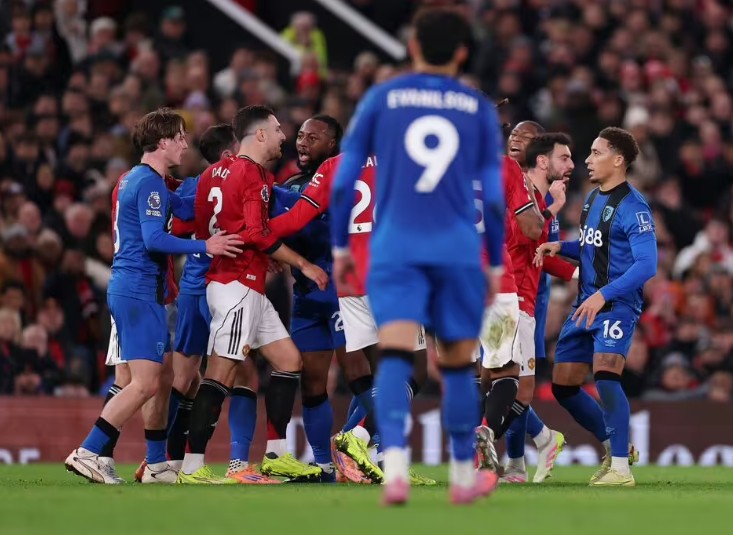 แมนฯ ยูไนเต็ด ออกใบแดงทันทีหลังเกิดเหตุการณ์ “ไม่เหมาะสม” กับบอร์นมัธ ufa365